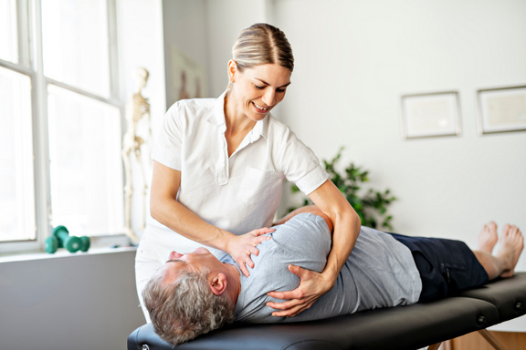 Therapeutin mit Patient